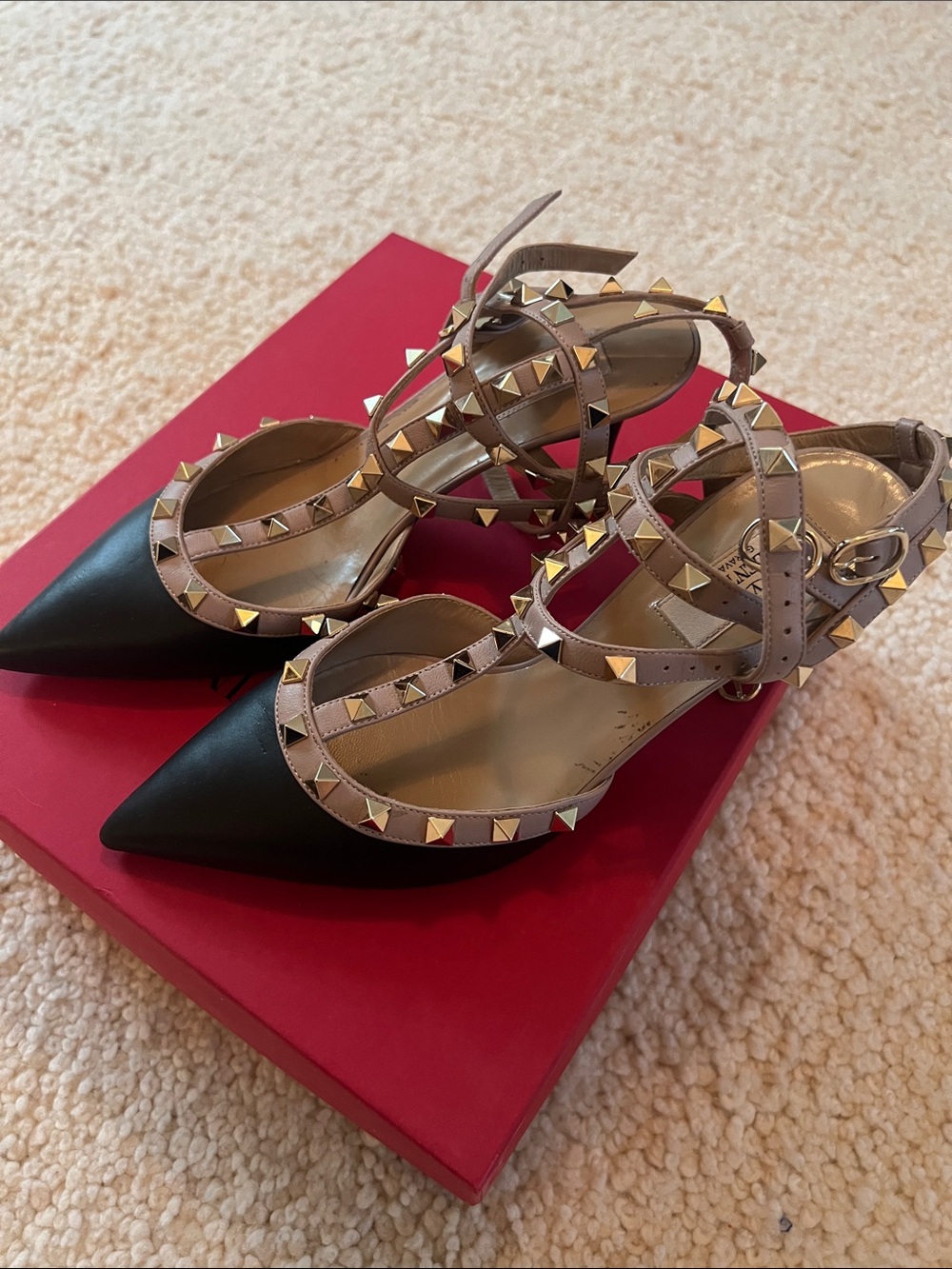 VALENTINO rockstud cage triple strap heel. Black with beige trim 8.5Worn once.